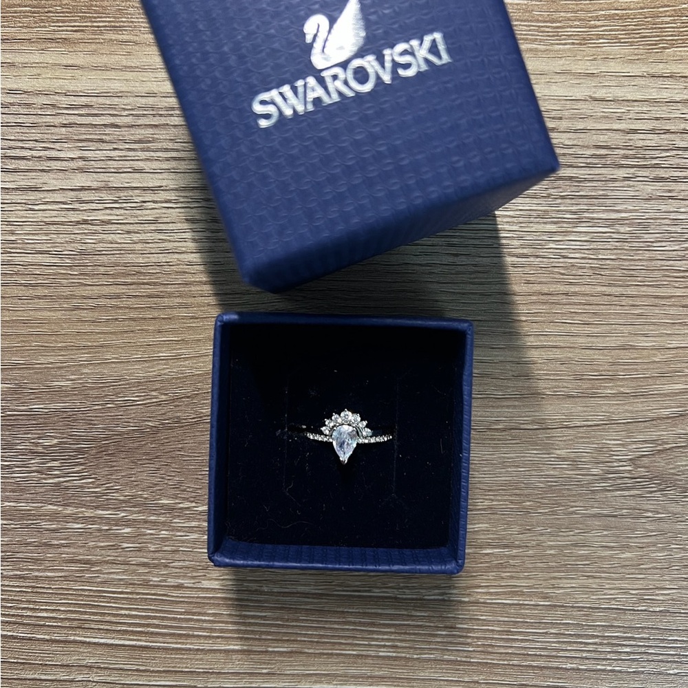 Swarovski Rain Drop Shapped Ring